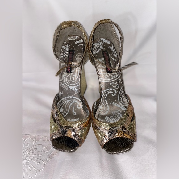 Doll House shoes heels Size 9M all man made Materials 5 1/2 ‘heel platform 1/12 - Picture 1 of 16